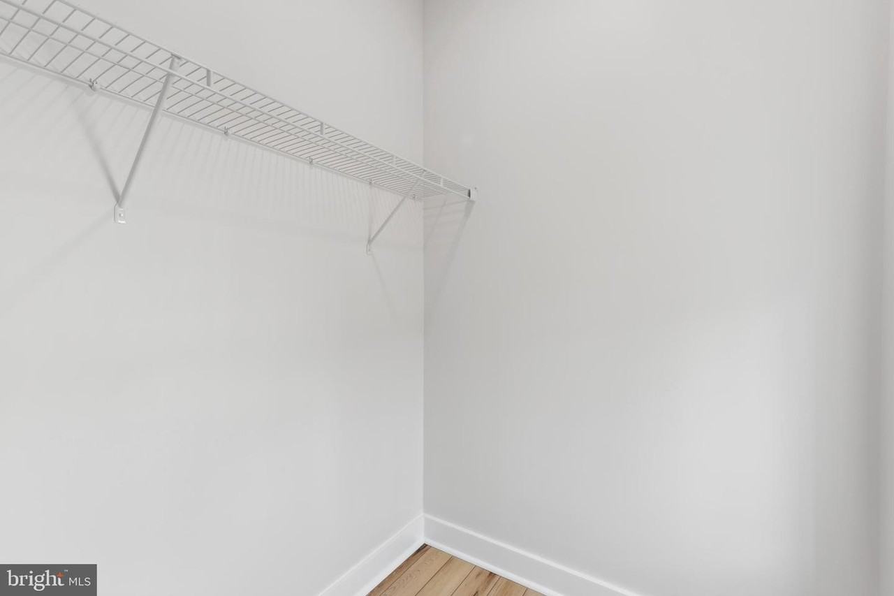 515 East Washington Street - Photo 6 of 17