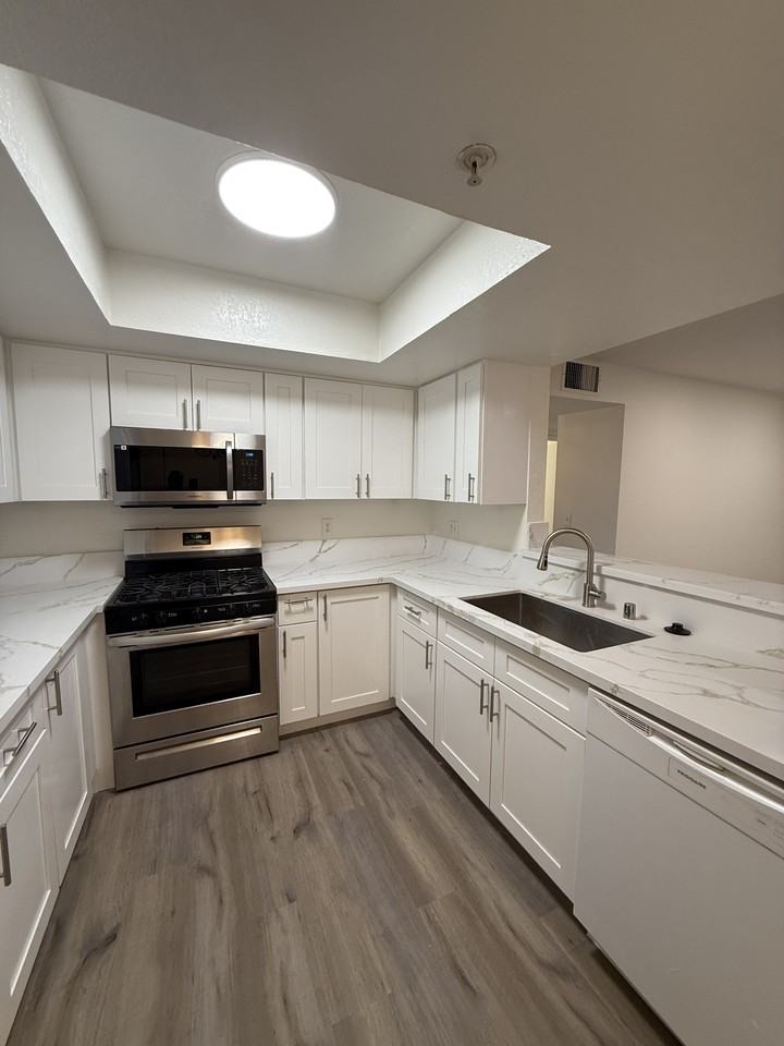 Broadway 1323 - Photo 2 of 12