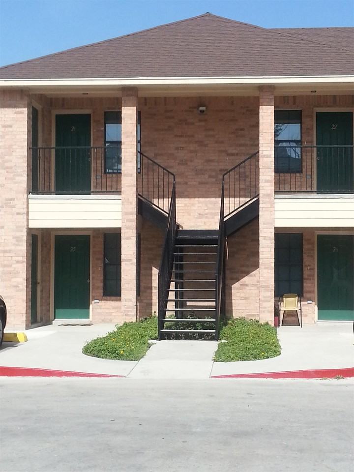 Lantana Apartments - Photo 2 of 3