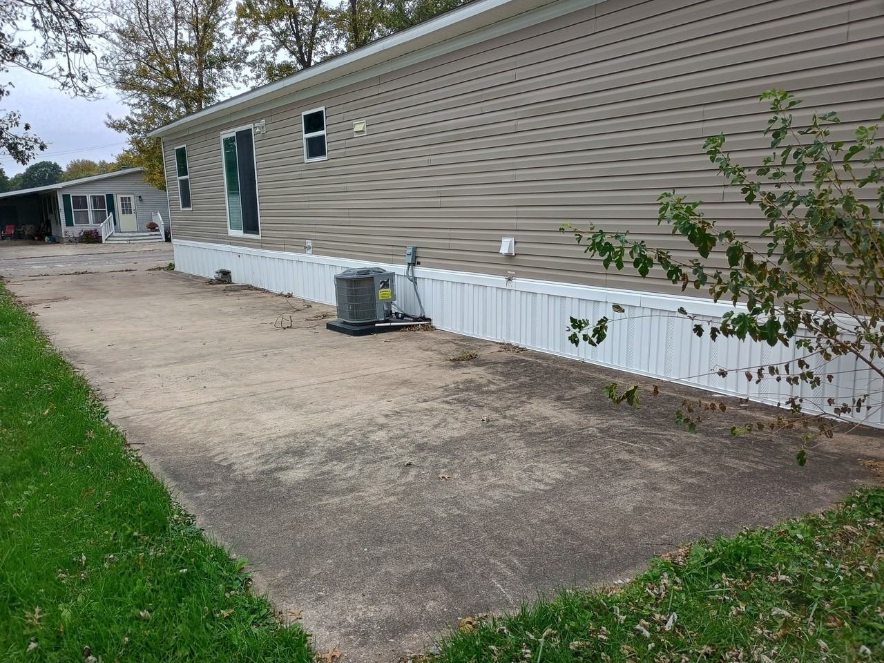 Bigg's Mobile Home & RV Park - Photo 2 of 10