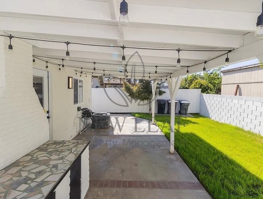 2093 West Greenbriar Street - Photo 4 of 11