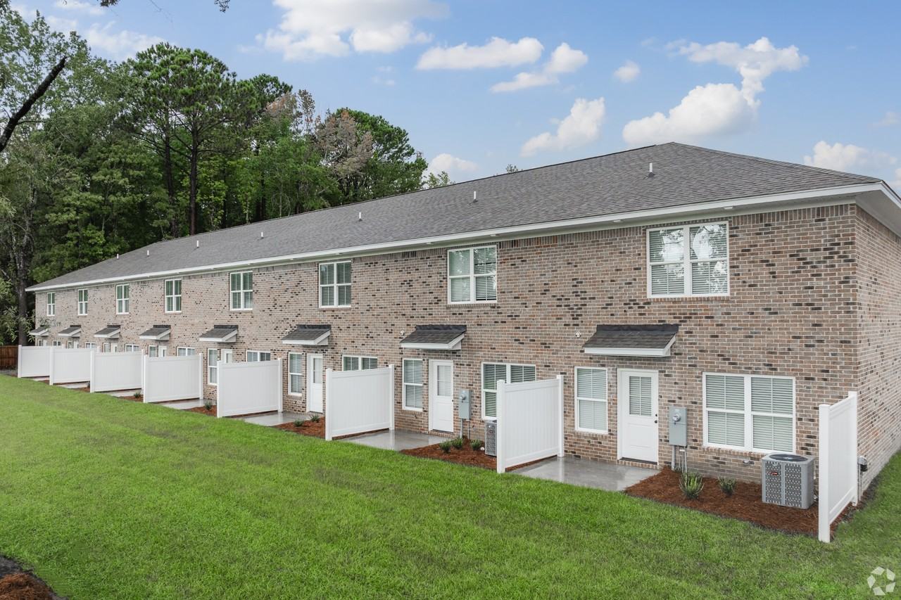 421-433 Wren Crest Lane - Photo 2 of 48