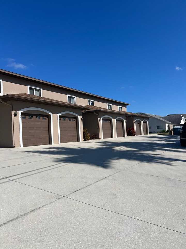 1315 Southwest 47th Terrace - Photo 6 of 50