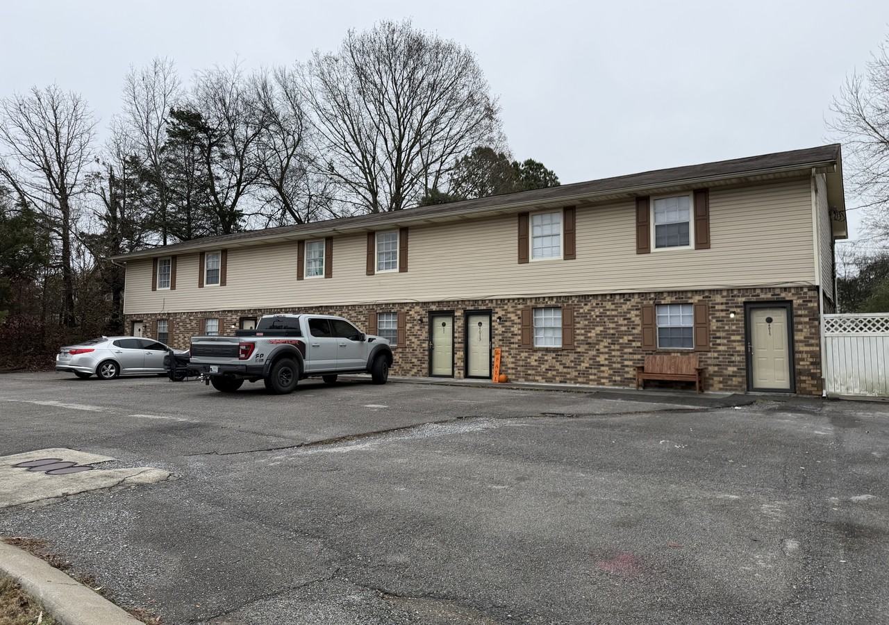 4005 Dalton Pike - Photo 2 of 17