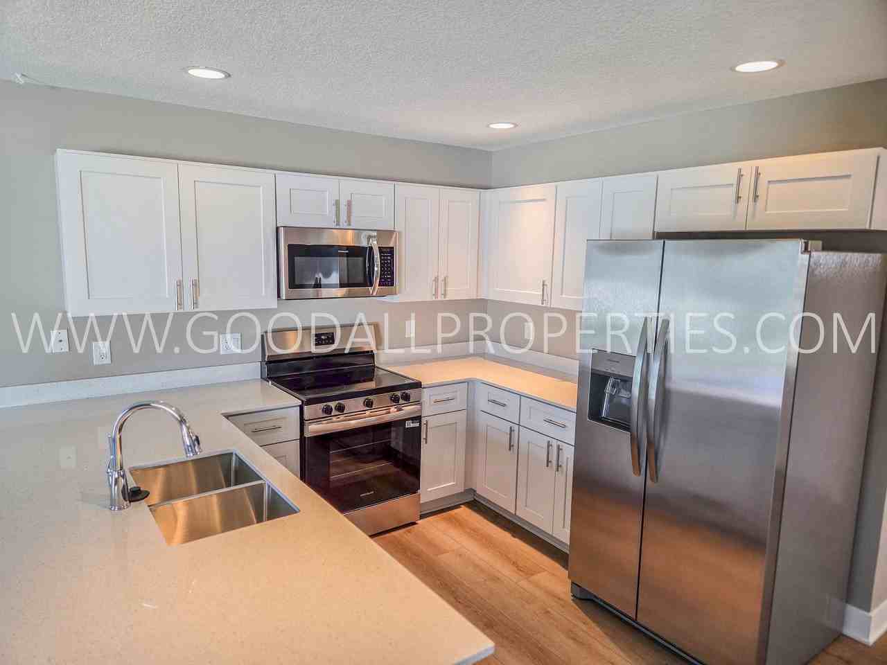 425 Se Waco Pl - Photo 2 of 20