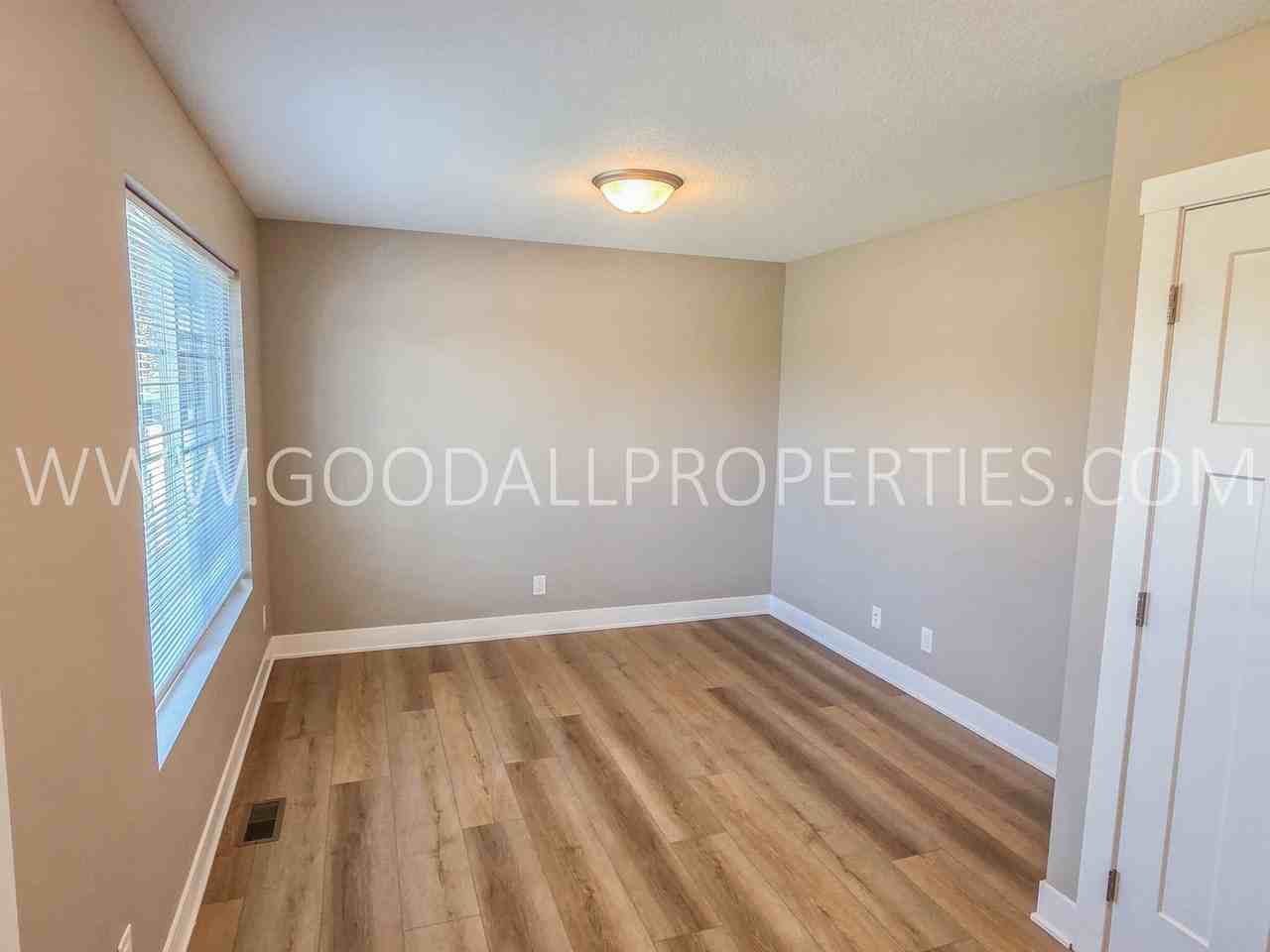 425 Se Waco Pl - Photo 6 of 20