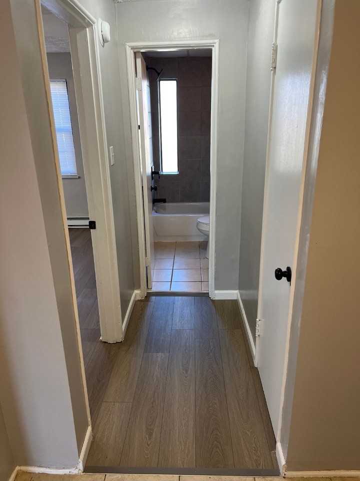 545 Telford Ave #B - Photo 2 of 6