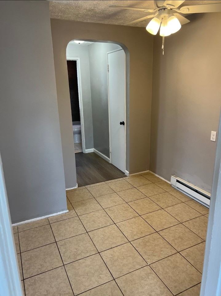 545 Telford Ave #B - Photo 5 of 6