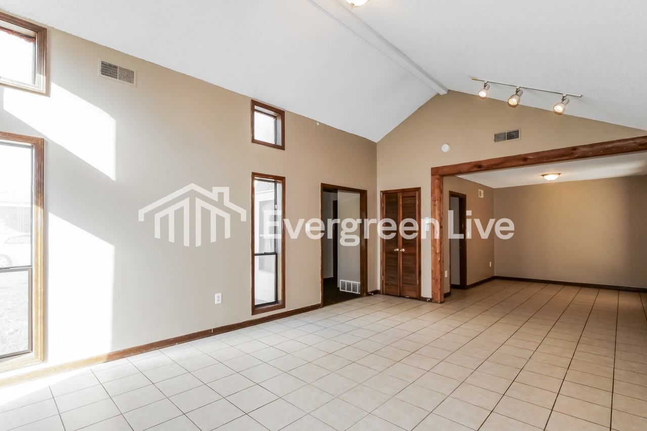 8216 Shallow Glen Trl - Photo 3 of 16