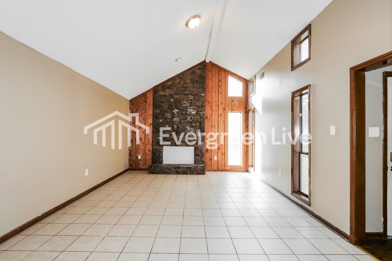 8216 Shallow Glen Trl - Photo 4 of 16