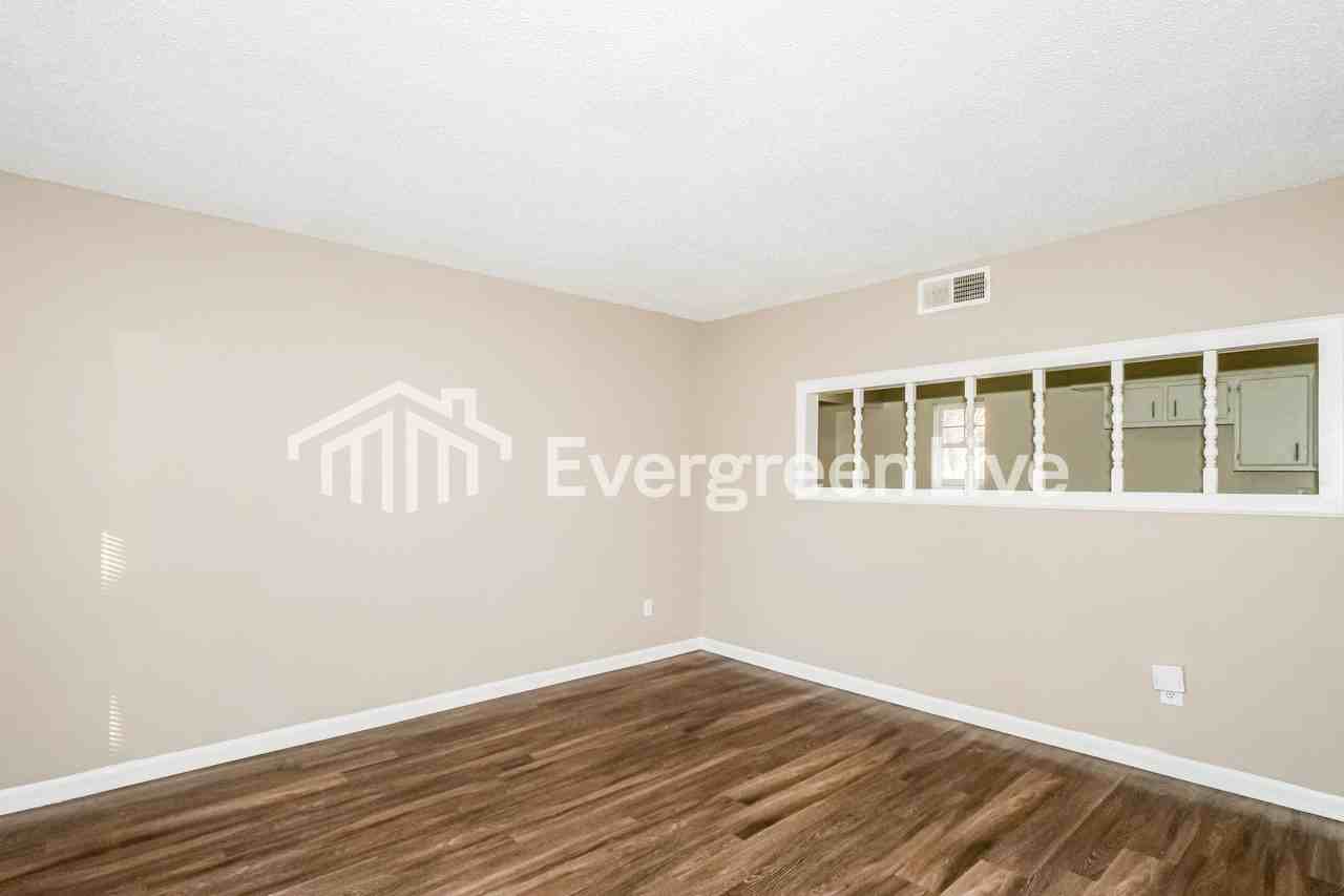 5410 Cedar Bluff Dr - Photo 5 of 16