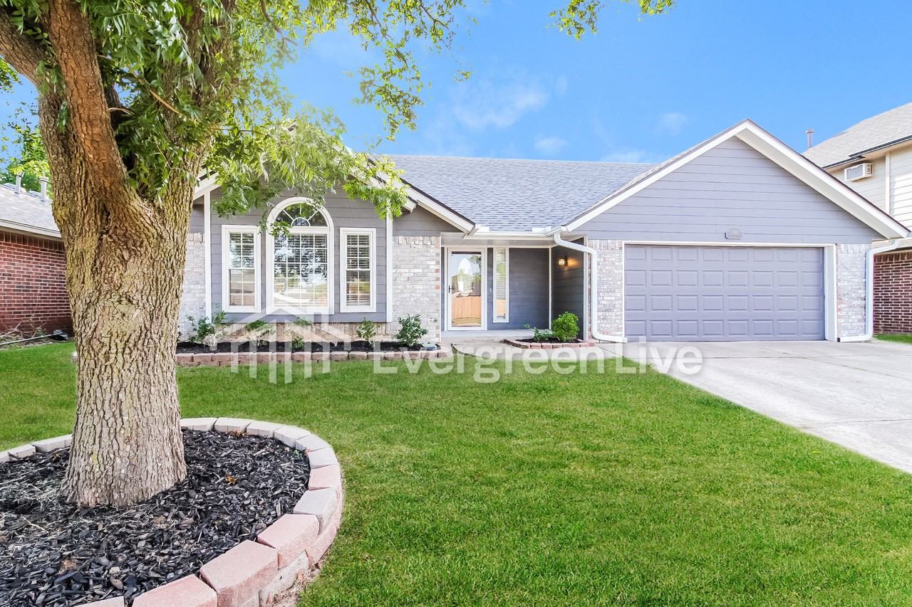 2020 Sunflower Street - Photo 3 of 26