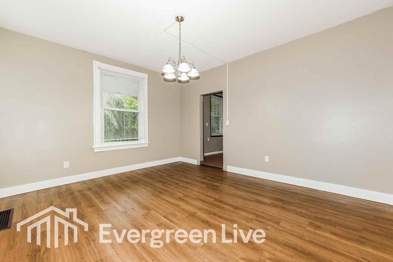 446 N School St - Photo 5 of 15