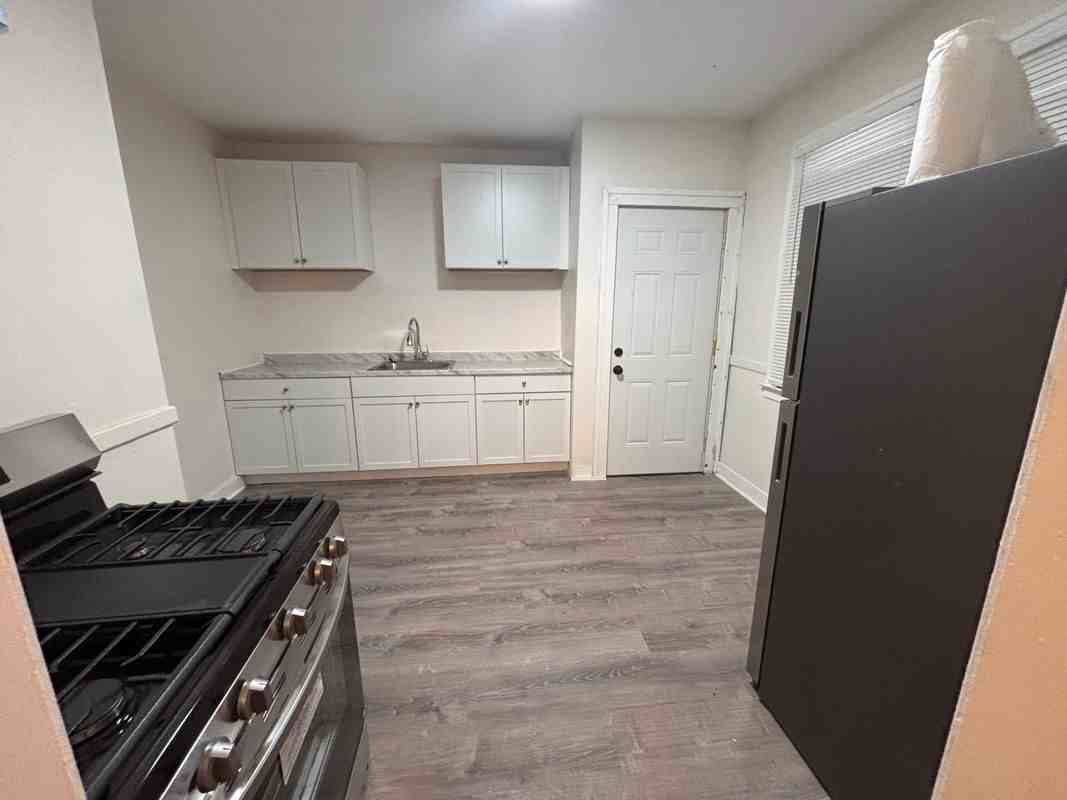 4532 Beniteau St - Photo 7 of 11