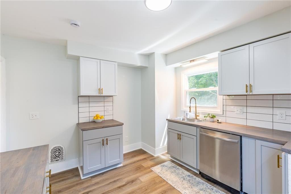 567 Hayward Ave - Photo 5 of 19