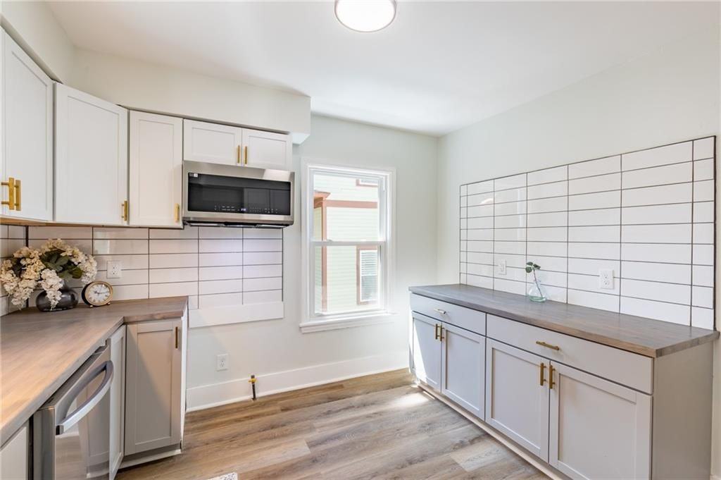 567 Hayward Ave - Photo 6 of 19