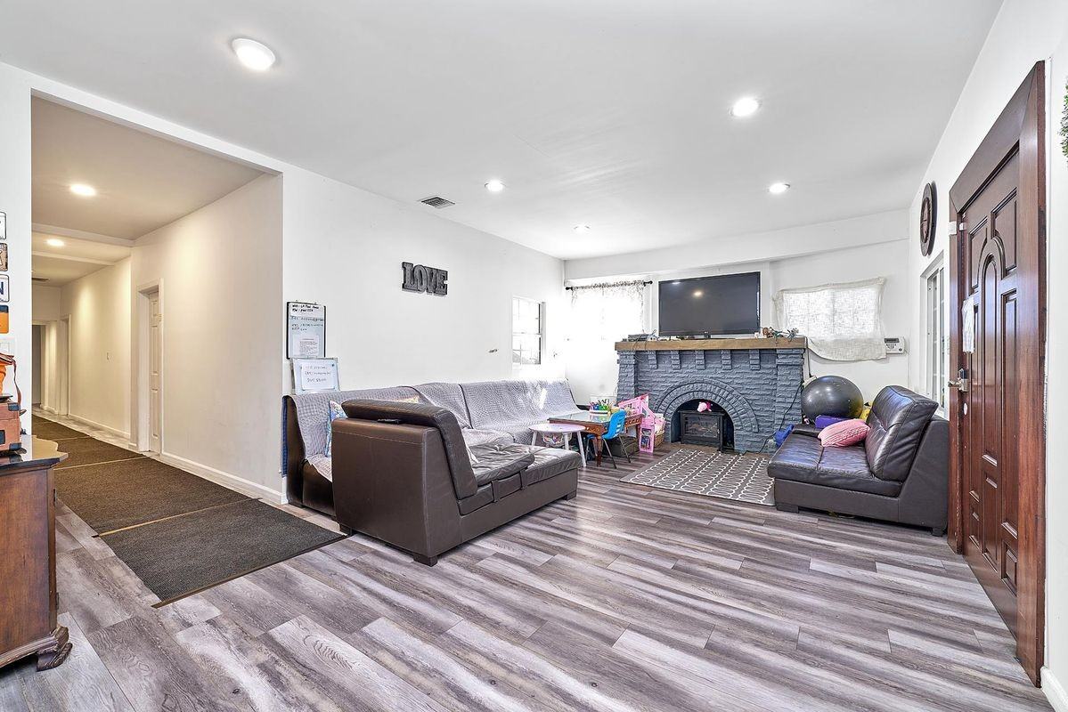 162 South Ardmore Avenue - Photo 2 of 19