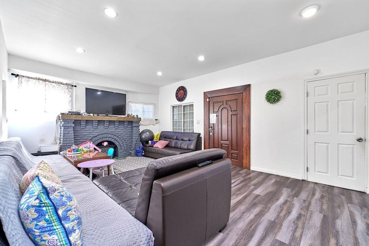 162 South Ardmore Avenue - Photo 3 of 19