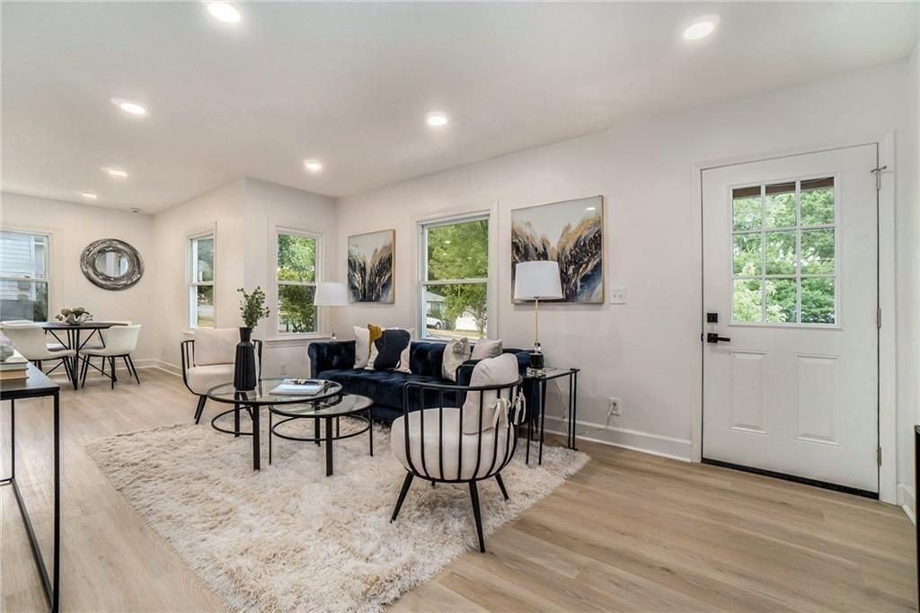 2539 Glendale Circle - Photo 4 of 16