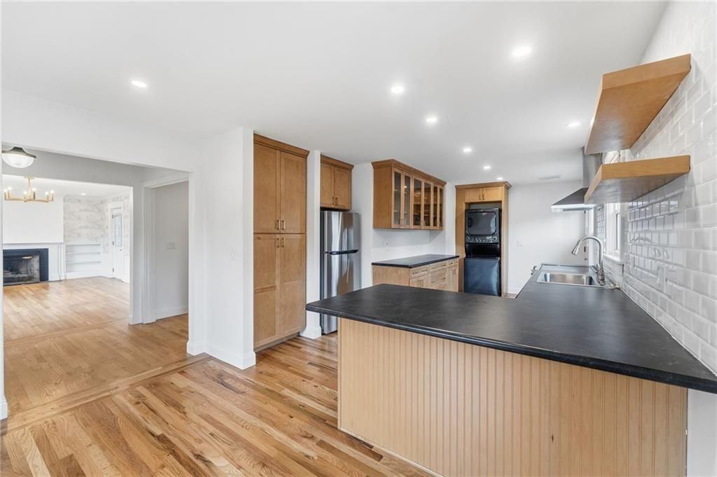 259 High Service Avenue - Photo 5 of 21