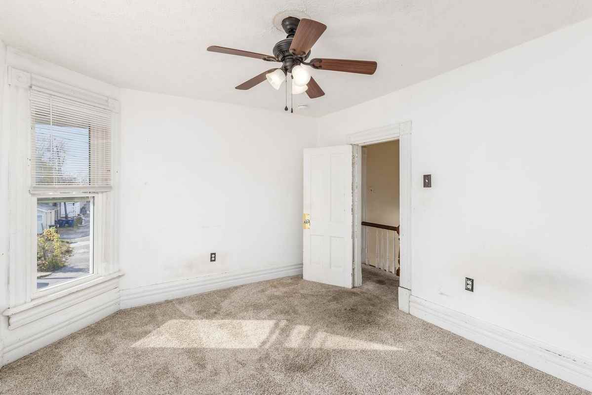 2402 East Avenue - Photo 2 of 33