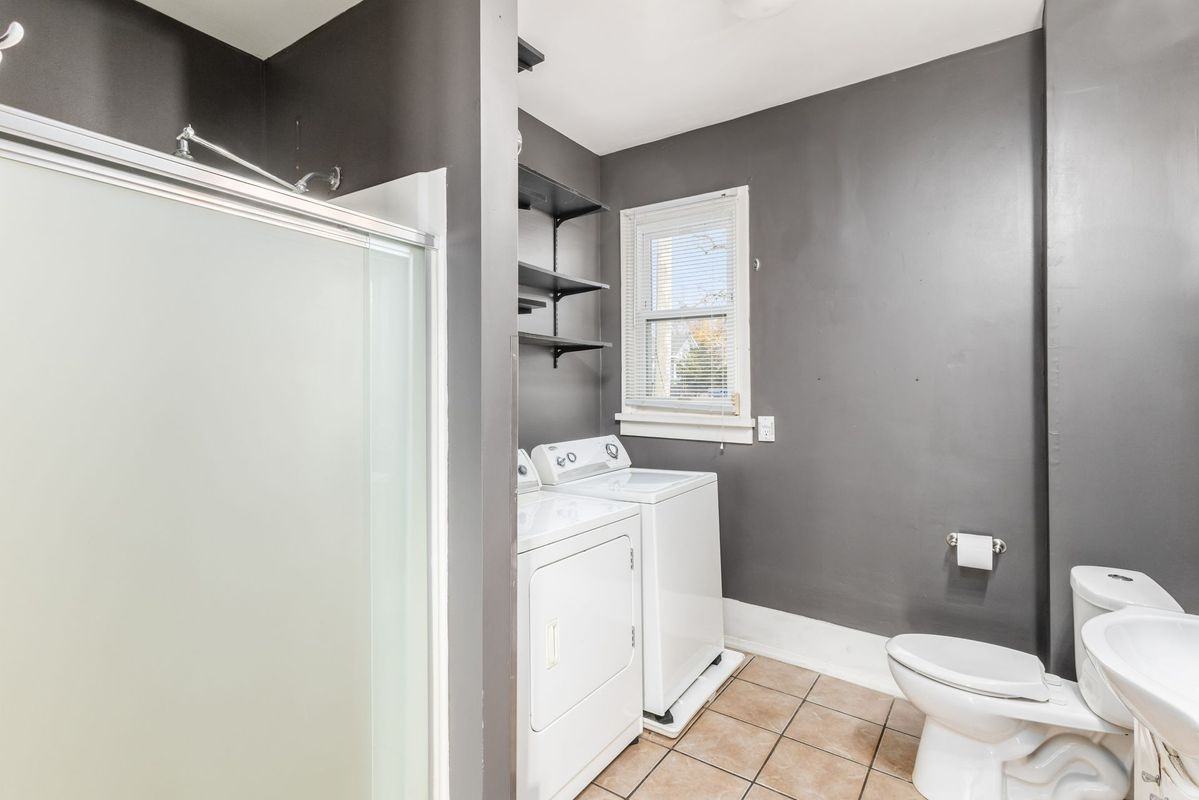 2402 East Avenue - Photo 3 of 33