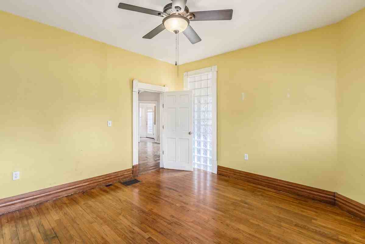 2402 East Avenue - Photo 5 of 33