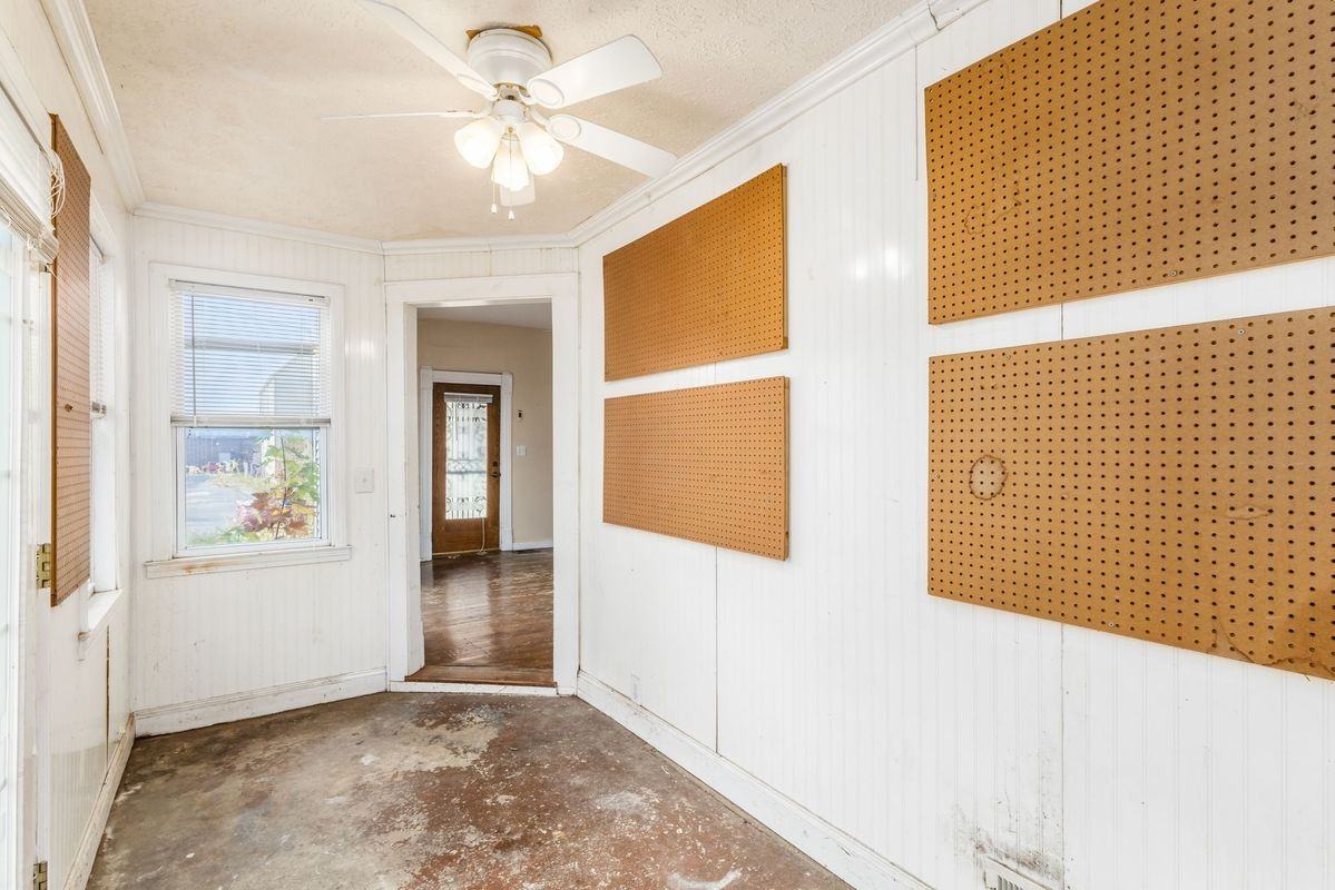 2402 East Avenue - Photo 7 of 33