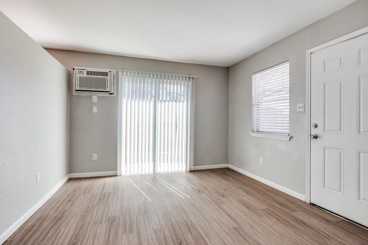 Canterbury Apartments - Photo 3 of 5