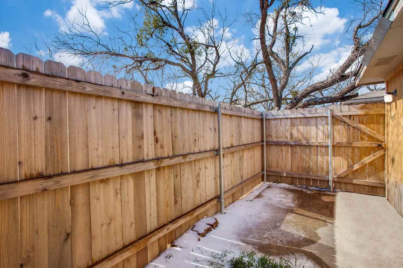 Canterbury Apartments - Photo 4 of 5