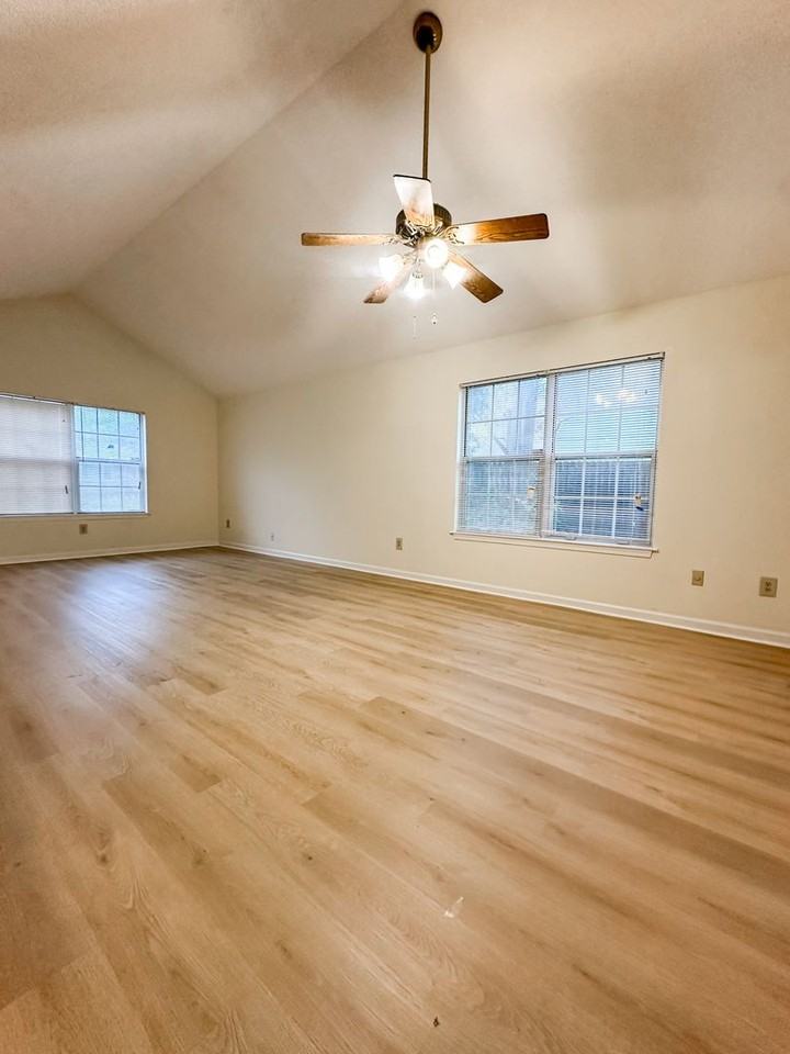 4605 Little John Drive - Photo 3 of 16