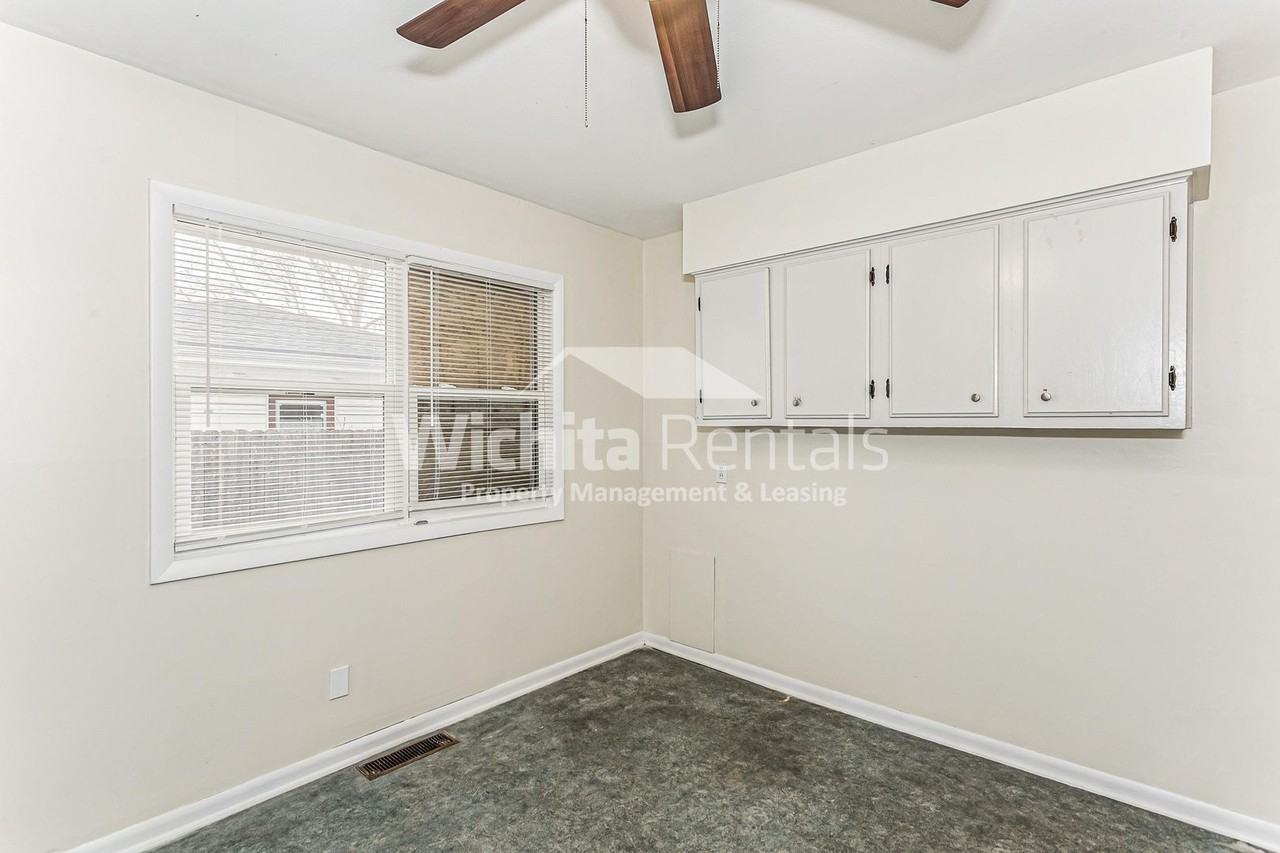 3361 West 1st Street North - Photo 5 of 15