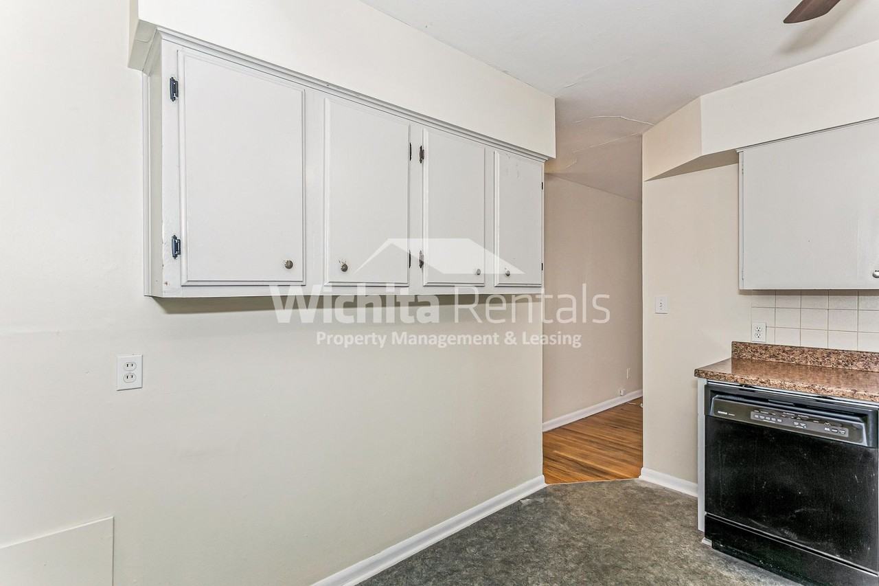 3361 West 1st Street North - Photo 6 of 15