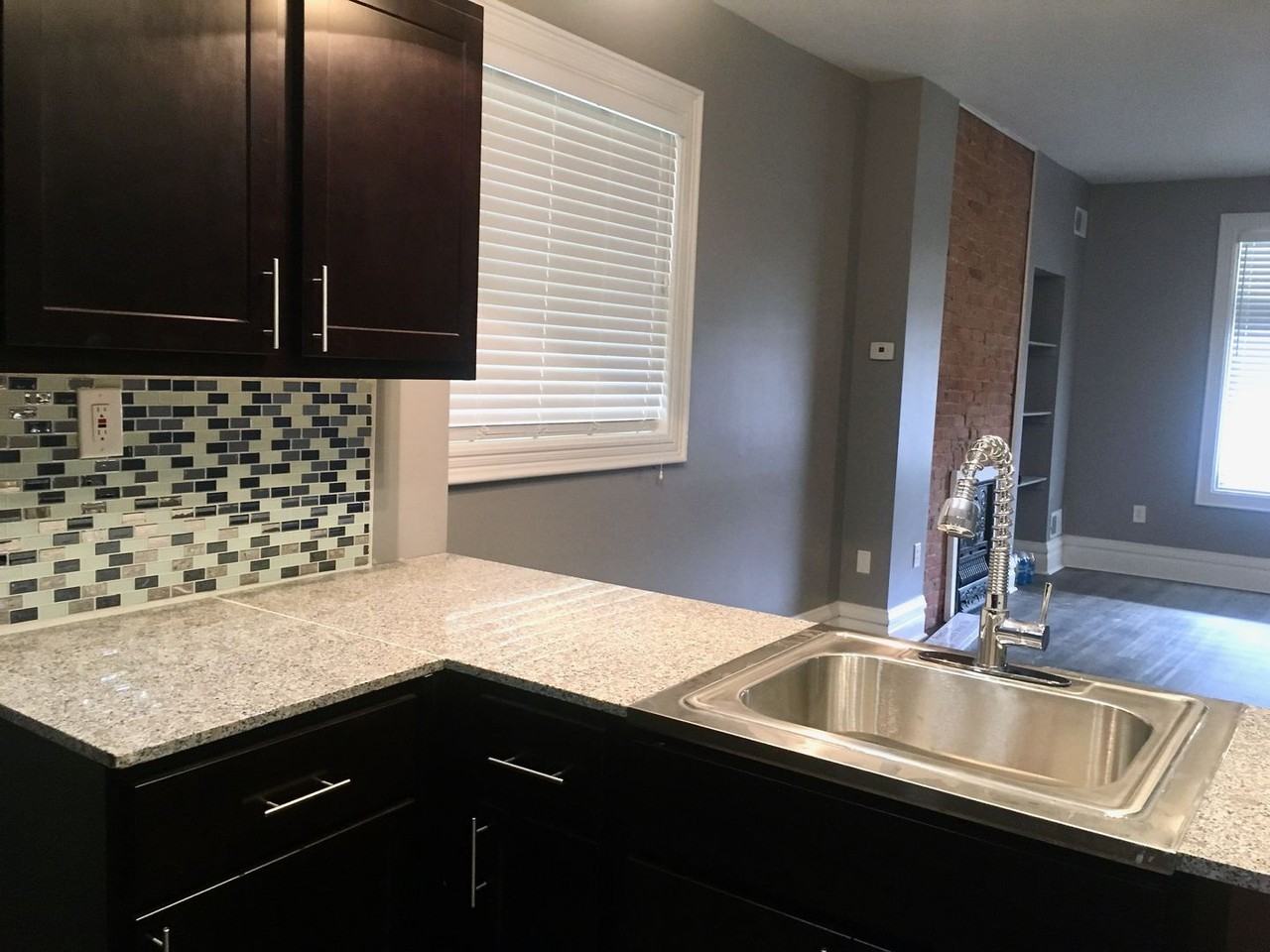 142 Hallock Street - Photo 5 of 22