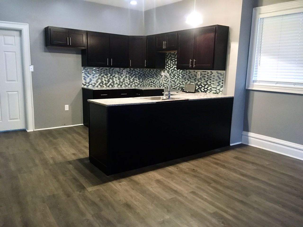 142 Hallock Street - Photo 7 of 22