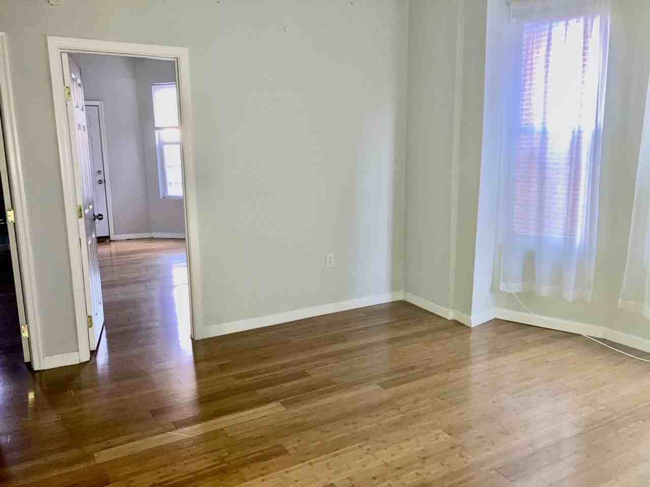 4825 Baltimore Avenue - Photo 3 of 11