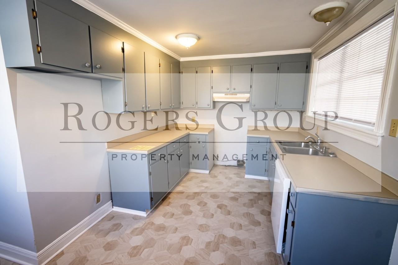 305 White Oak Dr - Photo 2 of 13