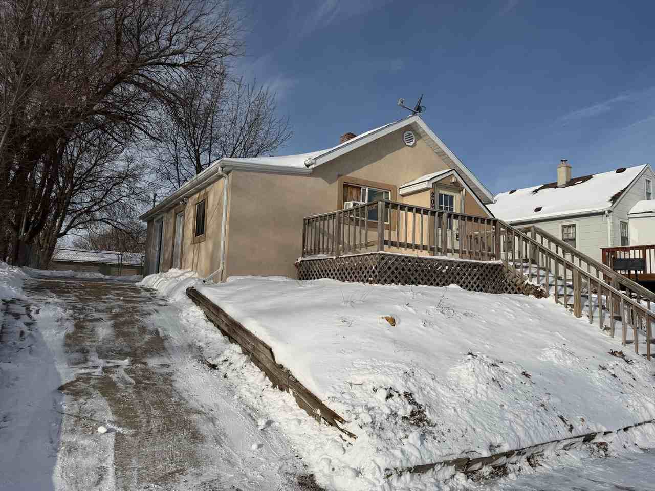 203 N Lewis Ave - Photo 3 of 25