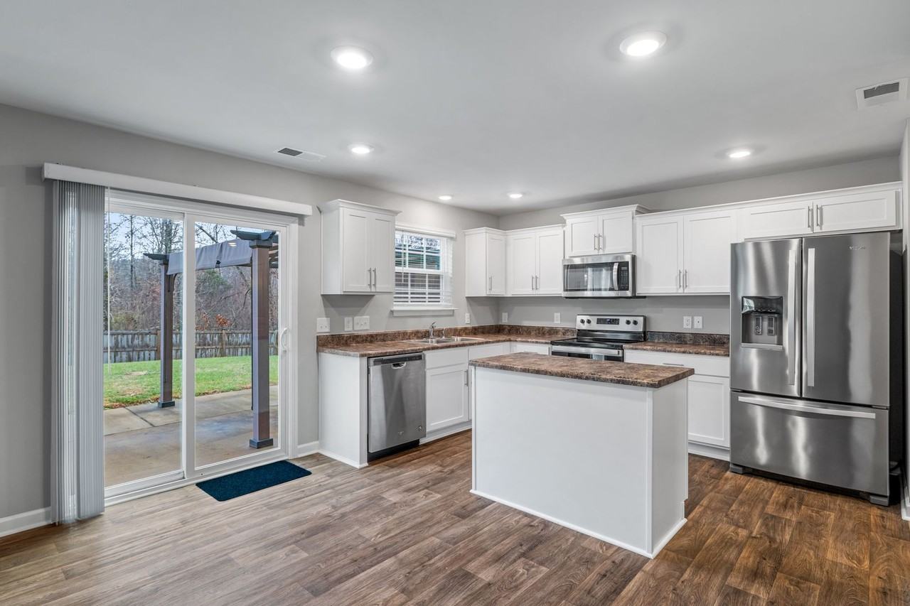 5026 Black Forest Drive - Photo 5 of 45