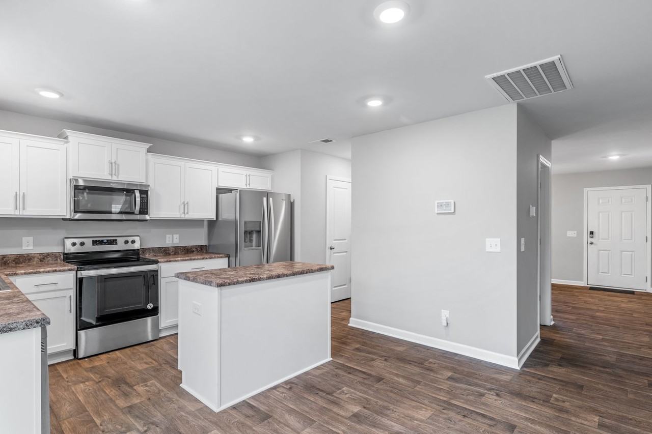 5026 Black Forest Drive - Photo 7 of 45