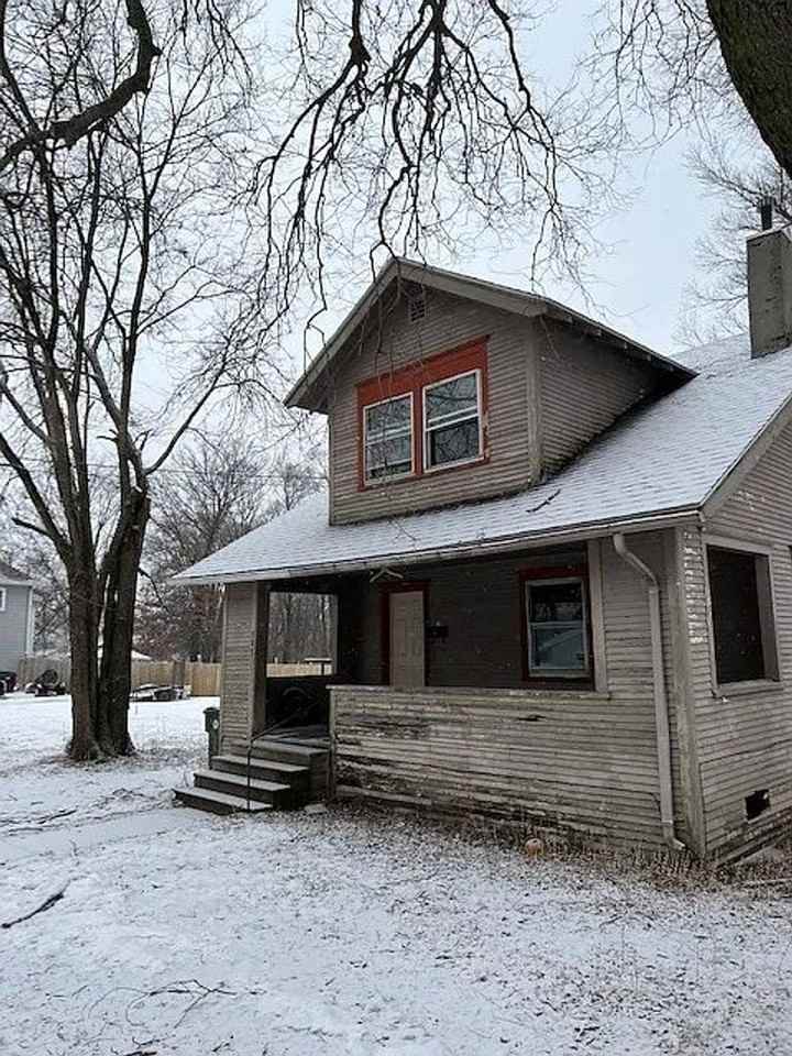 707 Logan Ave - Photo 2 of 9