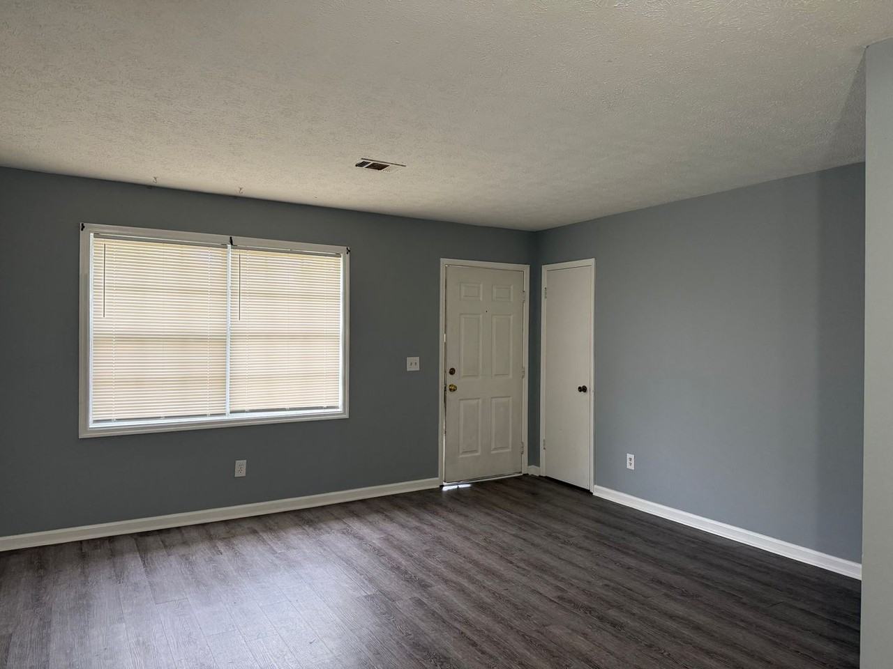 1309 Glenn Circle - Photo 2 of 9