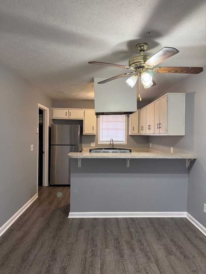 1309 Glenn Circle - Photo 4 of 9