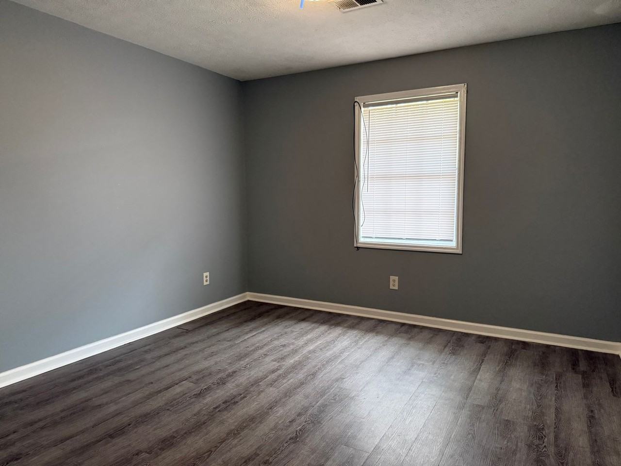 1309 Glenn Circle - Photo 7 of 9