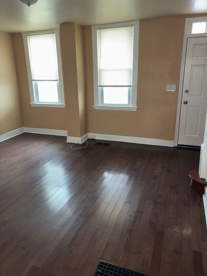 2710 W Franklin St - Photo 3 of 12