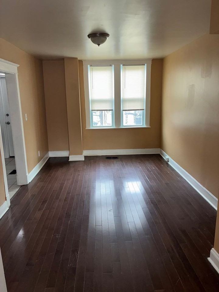 2710 W Franklin St - Photo 4 of 12