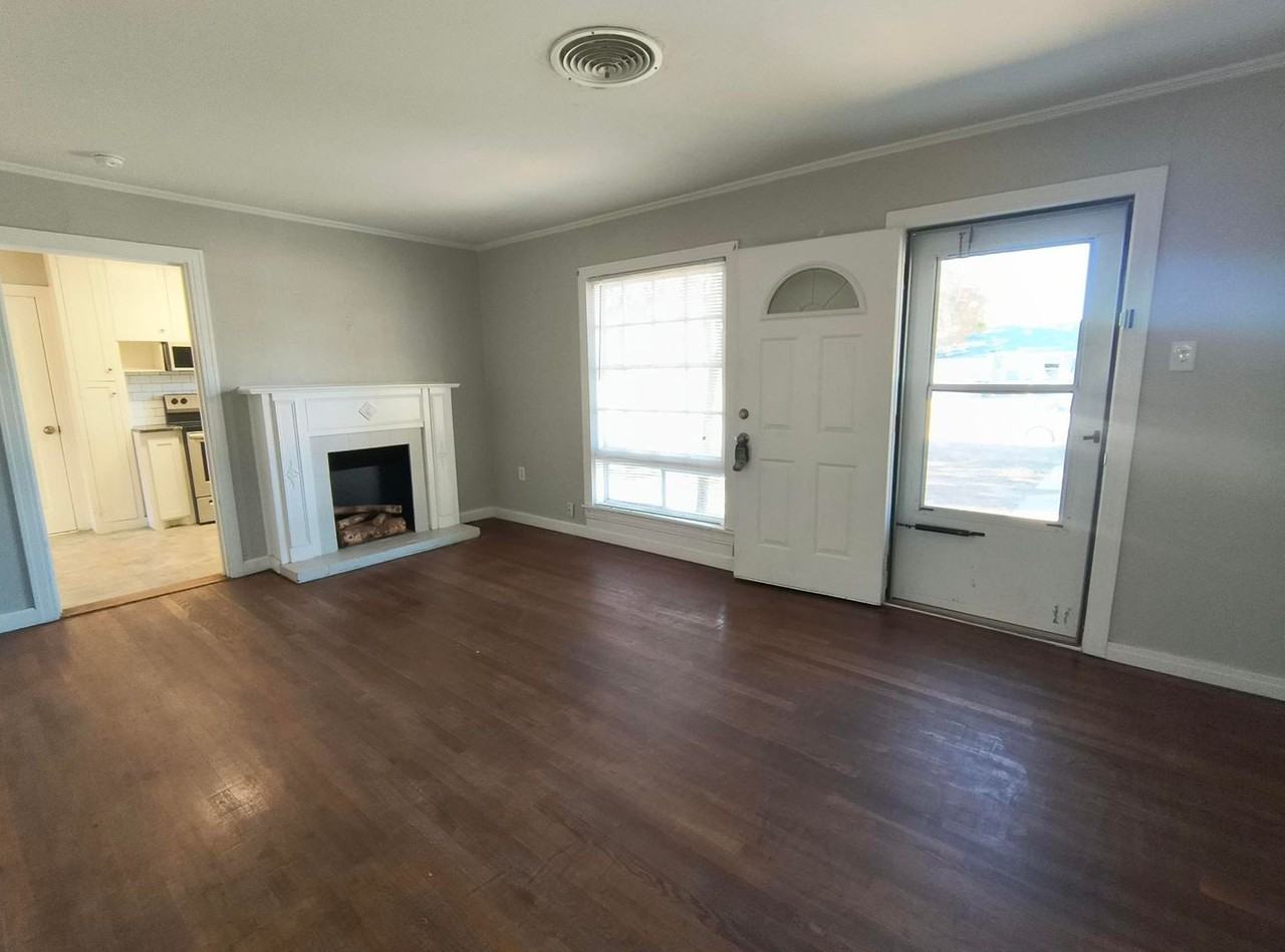 2211 Carlton Way - Photo 2 of 11