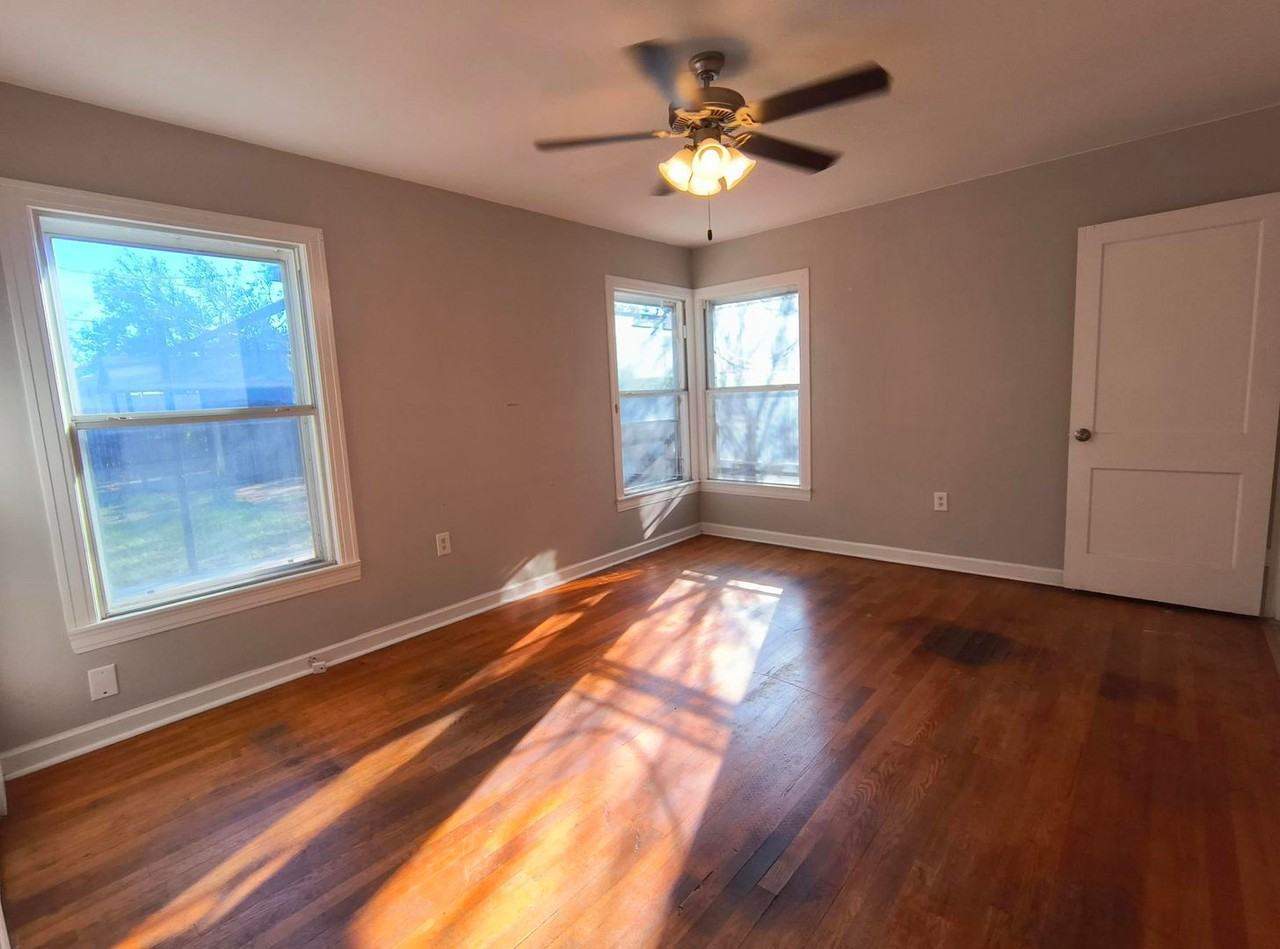 2211 Carlton Way - Photo 4 of 11