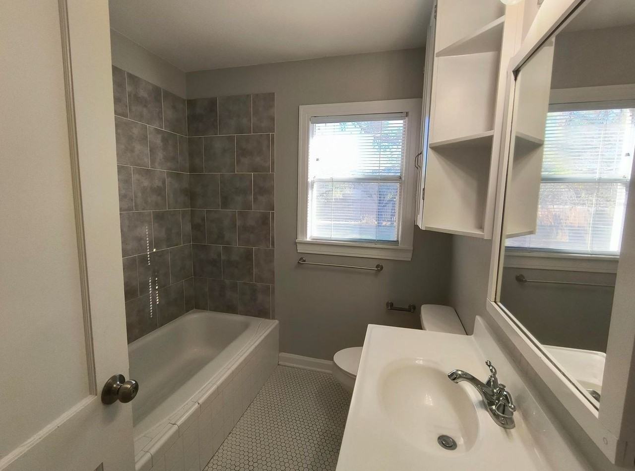 2211 Carlton Way - Photo 5 of 11