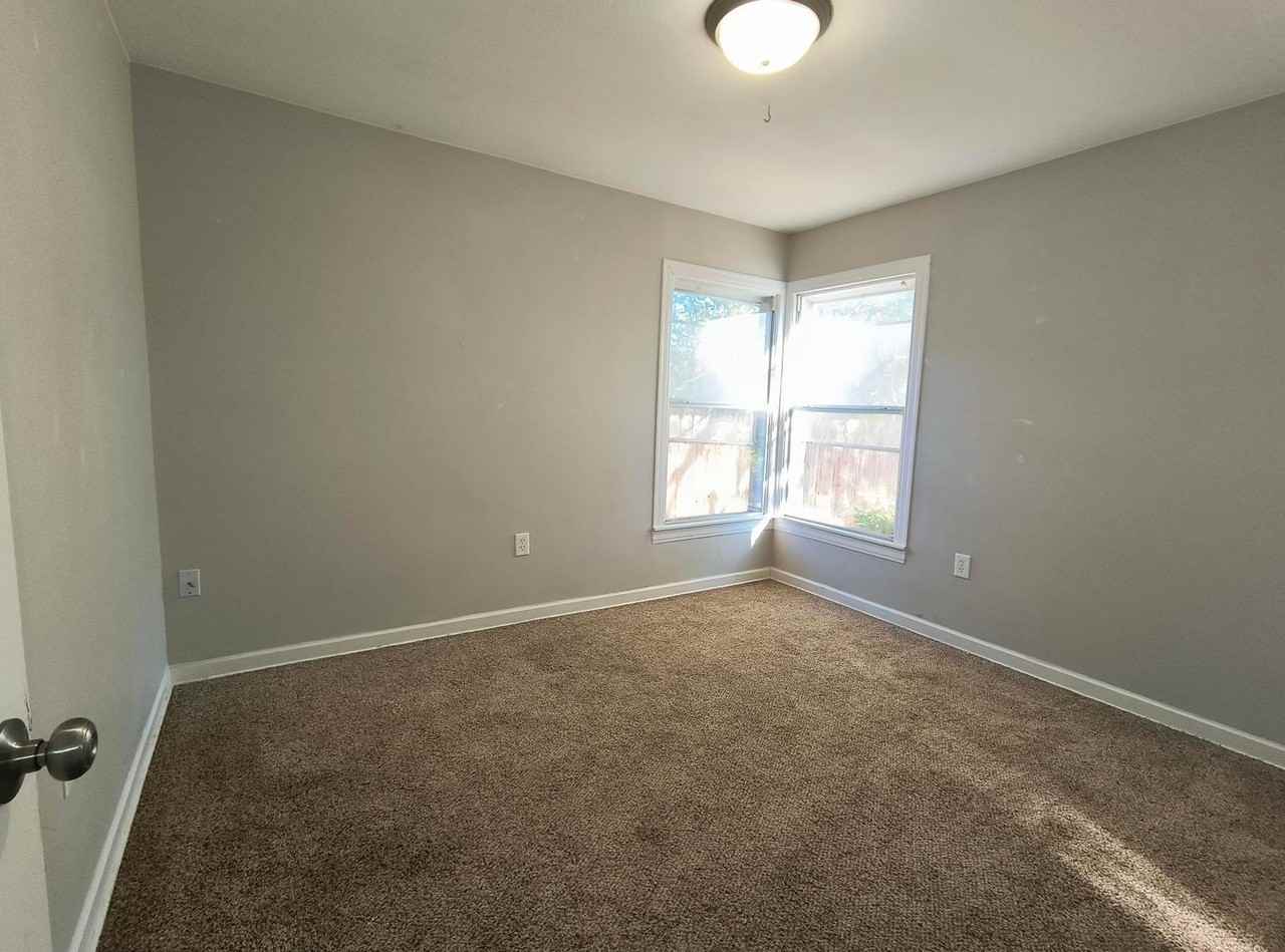 2211 Carlton Way - Photo 7 of 11